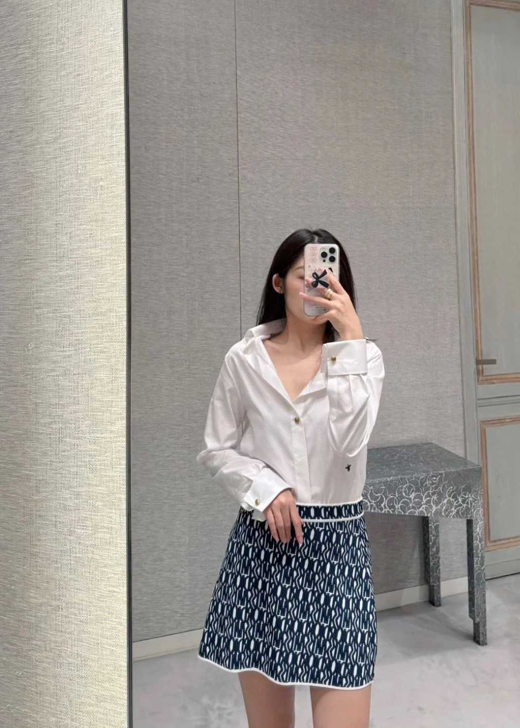 Nanyou lapel single-breasted shirt, fashionable and elegant, with a ladylike style, slimming, loose and versatile mid-length white shirt for women pic 7