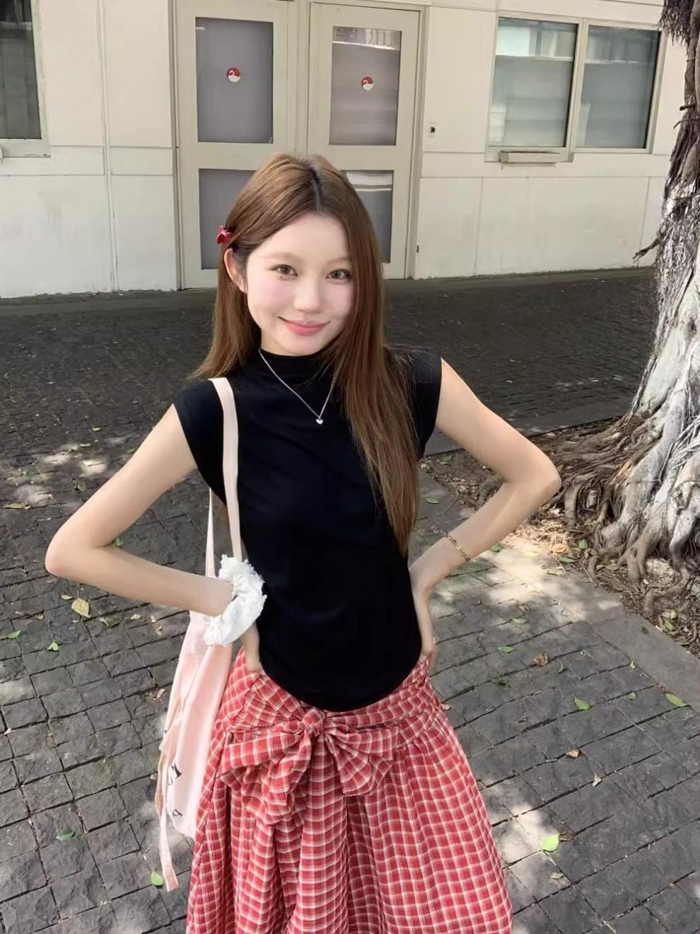 Retro red spicy girl checkered strappy skirt, a new summer design with a niche fashion sense, high-waisted long dress pic 6