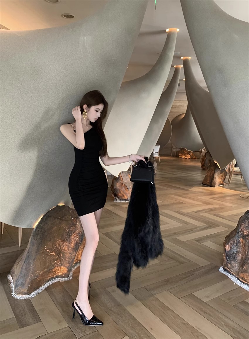 辣妹高级性感斜肩黑色吊带连衣裙女夏季修身气质御姐包臀约会短裙详情9