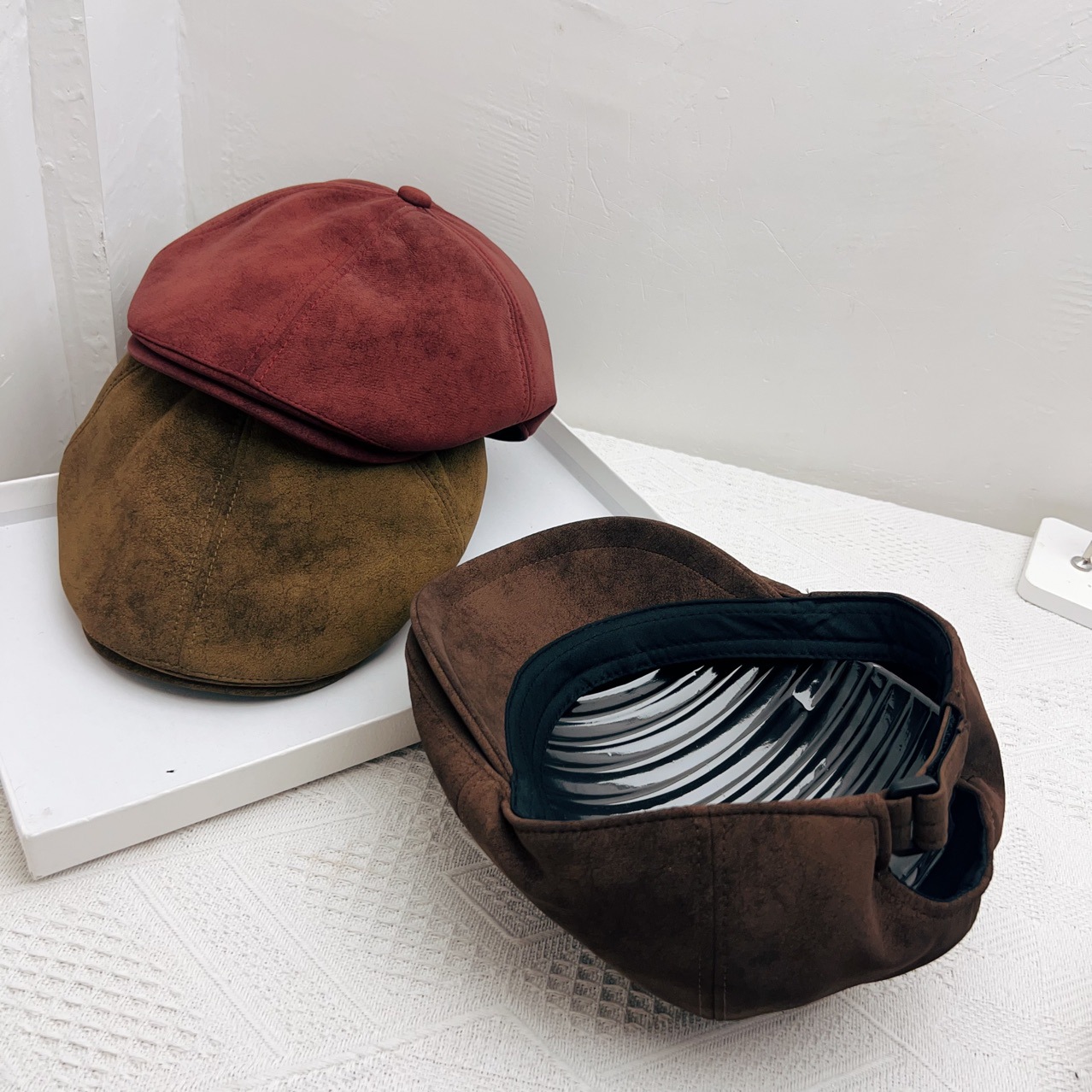 Wholesale of the 2024 new style of American retro denim forward caps for women, with a large head circumference that shows off the face and a small star beret pic 5