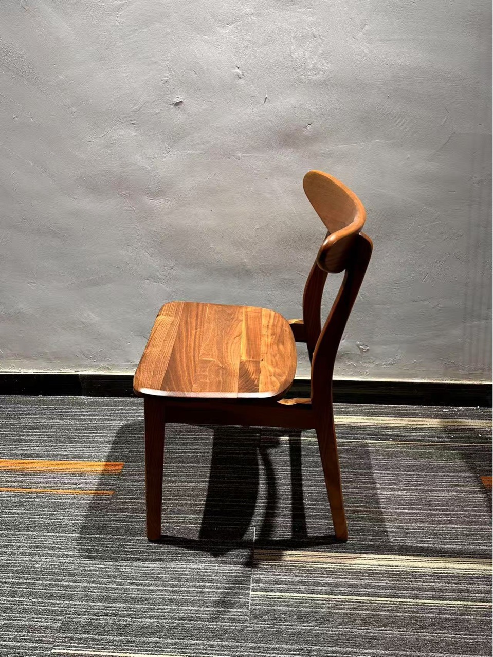 北美黑胡桃木休闲椅餐椅全实木餐厅家具现代简约小户型椅子小蝴蝶详情1