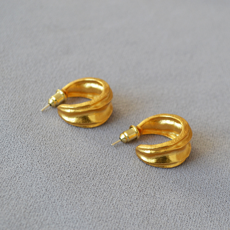 法式小众复古黄铜镀金手工感不规则砂岩颗粒面925银针C字耳钉耳饰详情8
