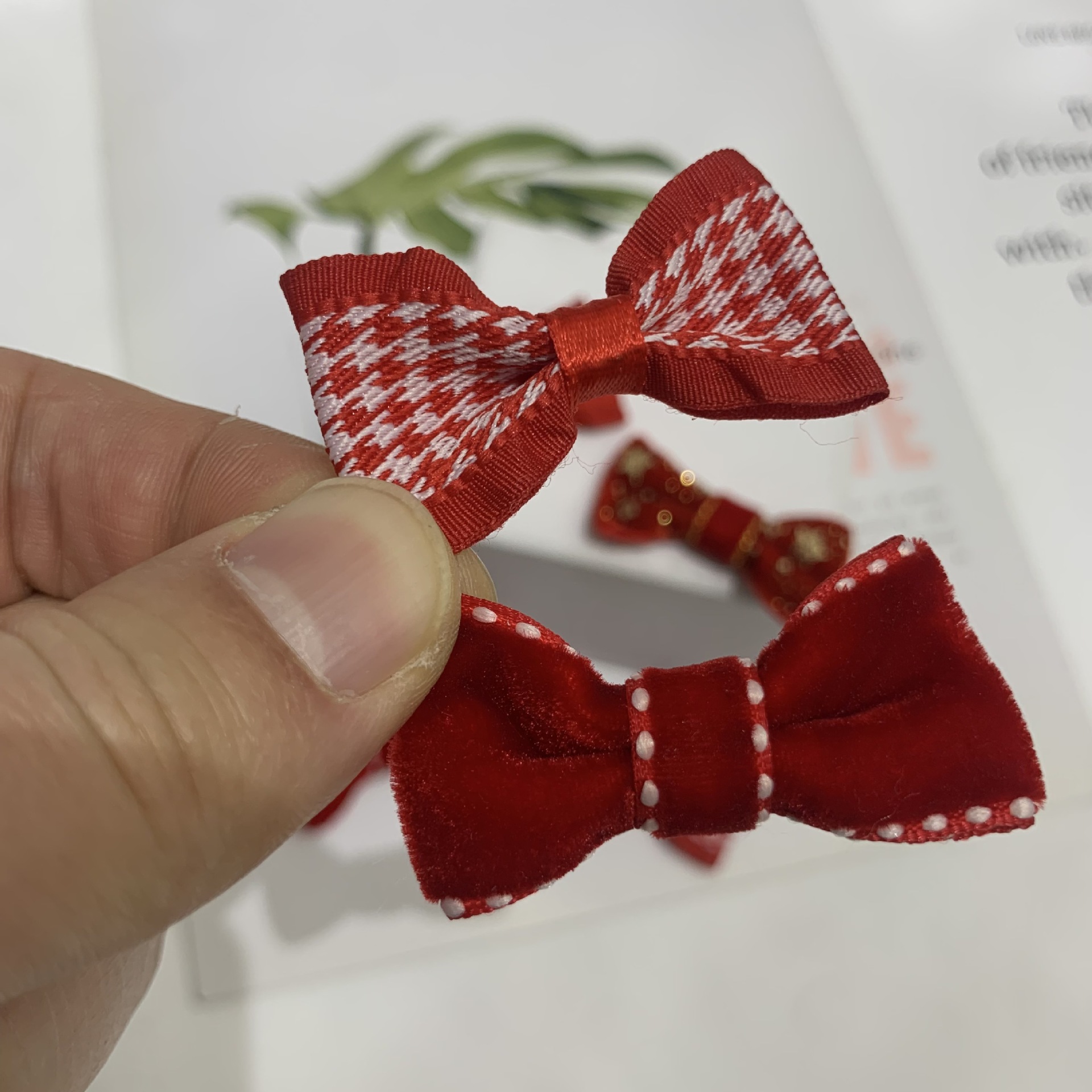 新春款儿童春节喜庆千鸟格天鹅绒织带蝴蝶结毛绒发夹头绳配饰 精美耐用时尚可爱详情3