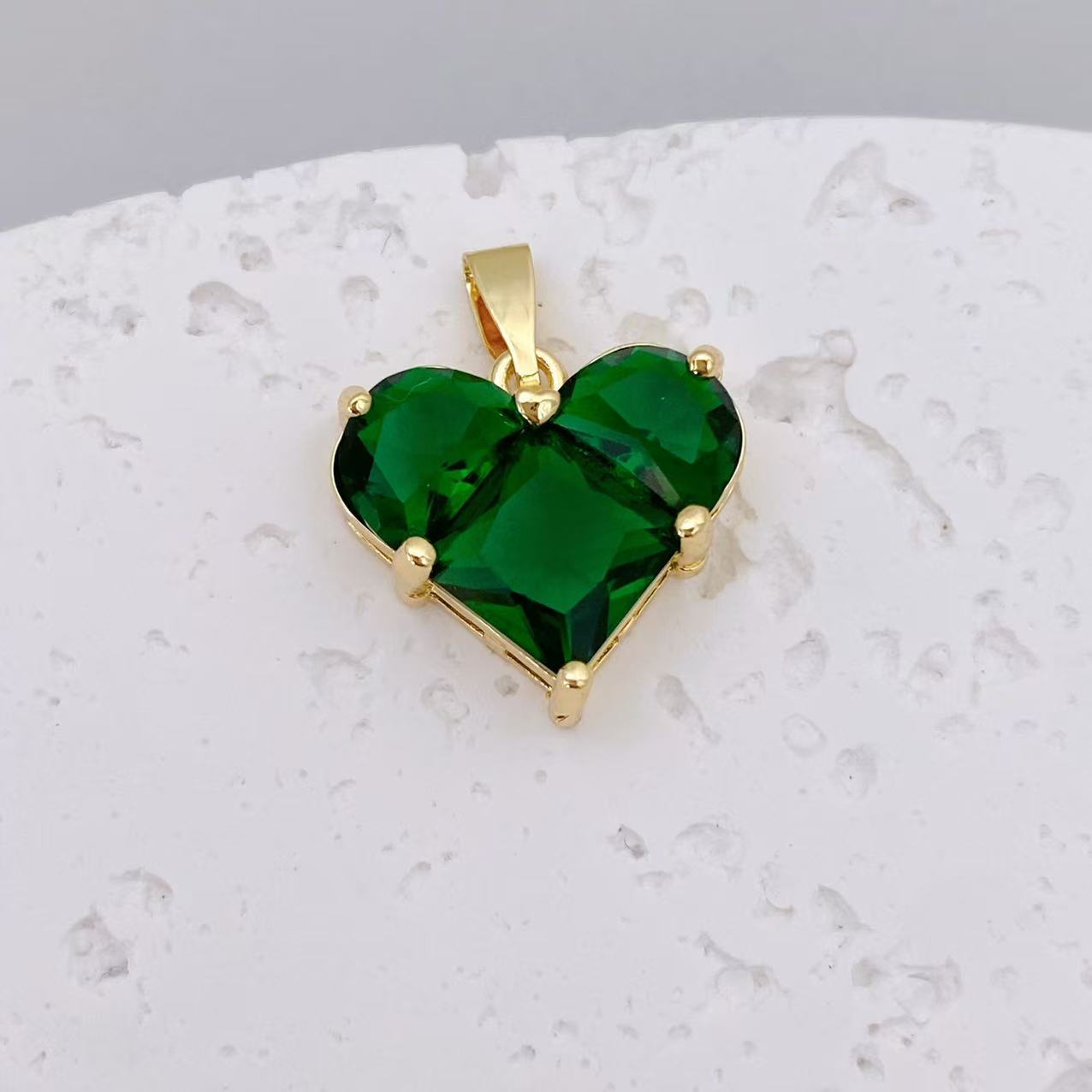 Cross-border new product Peach Heart heart-shaped pendant, DIY handmade jewelry accessory, copper electroplated zircon gold style wholesale pic 12