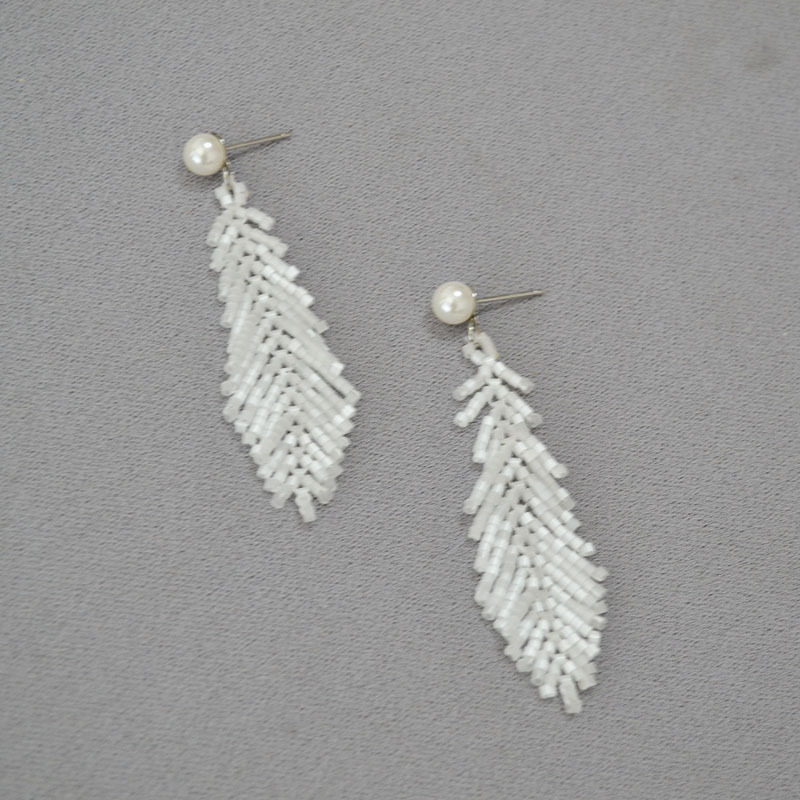 欧美小众设计简约白色羽毛古董珠手工编织个性气质高级感耳环耳饰详情10
