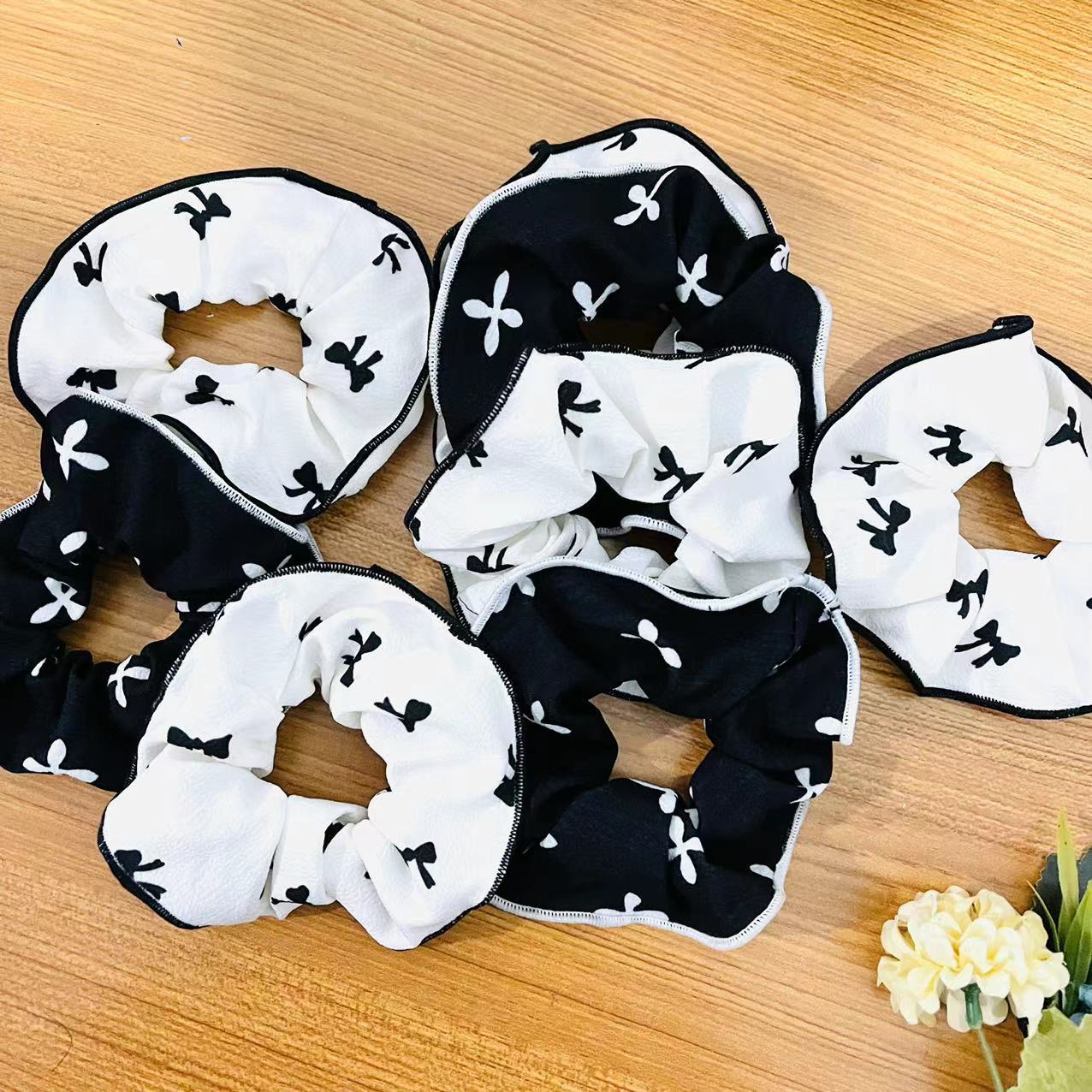 【 Zone 1-11 】 No. 207, black and white fringed hair band, 100 yuan per bundle, Goddess style, Korean style, sweet and elegant, bow pleated edge, large intestine circle, French cross hair band, 1 yuan or 2 yuan pic 5