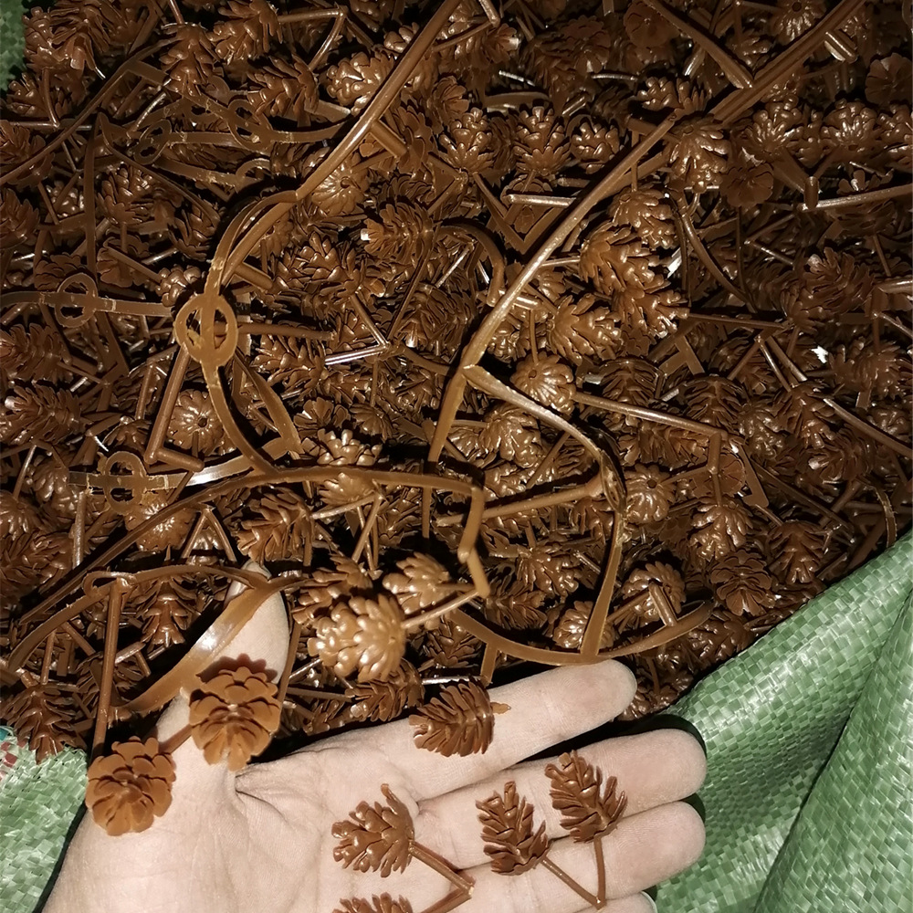 圣诞塑料松果假松果装饰品家居摆件多款式节日装饰用品食品酒水坚果炒货松子详情4