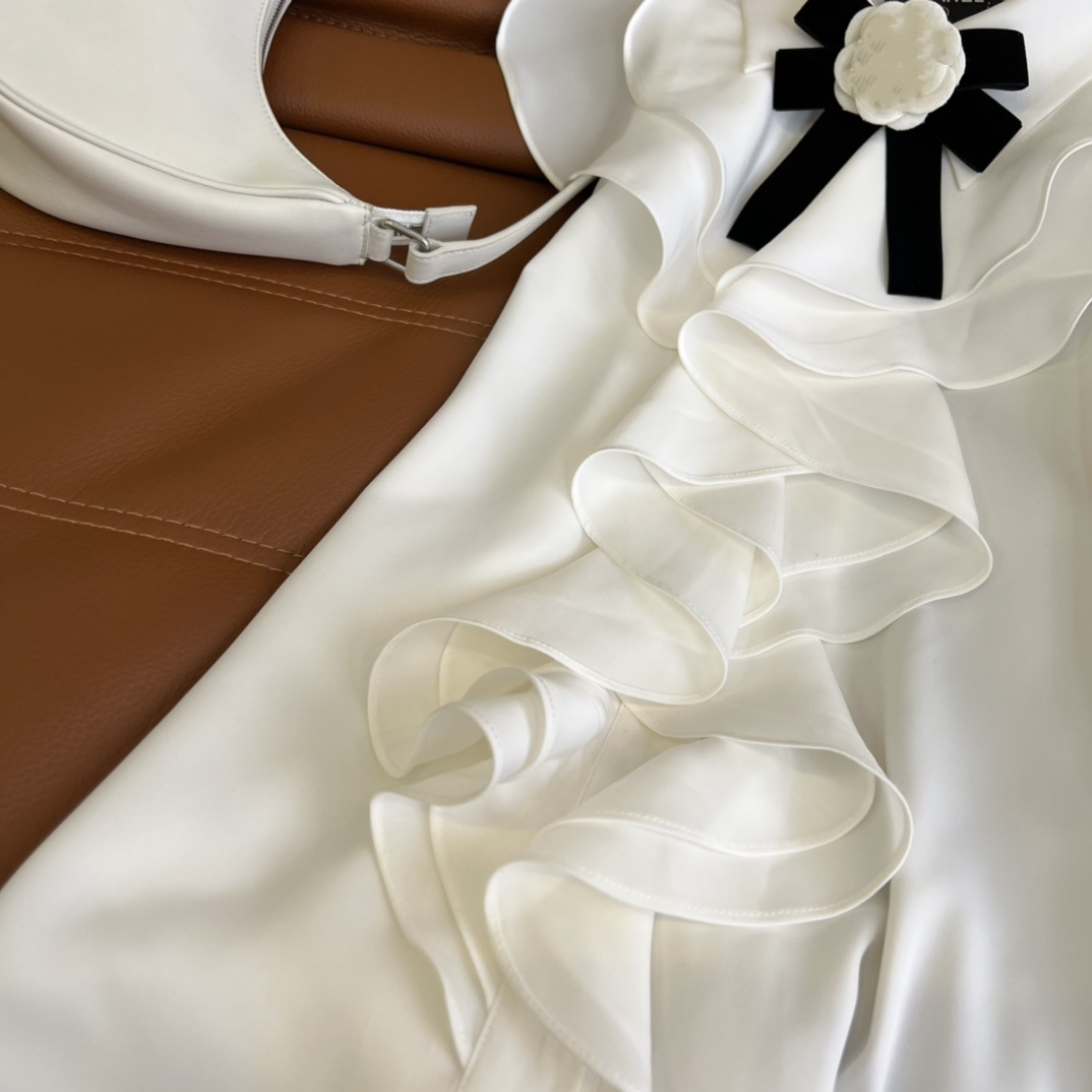 Shenzhen Nanyou high-end original single Xiaoxiangfeng 2022 Spring/Summer French romantic color-blocking black fungus lace bow tie decorated shirt pic 14