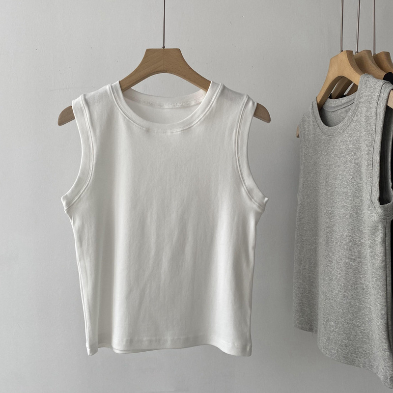 A solid-color short vest with a halter top in the European and American style for women in summer. It is a slimming and form-fitting Korean style with sleeveless tops worn inside and outside pic 4