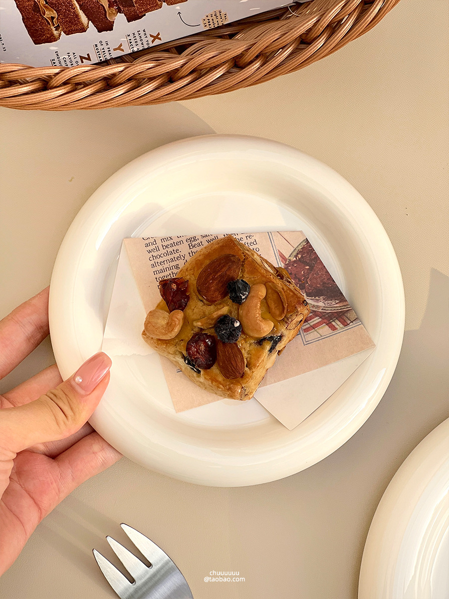 简约风陶瓷盘子网红胖嘟嘟餐具高级感碟子熊盘早餐盘蛋糕盘甜品盘详情10