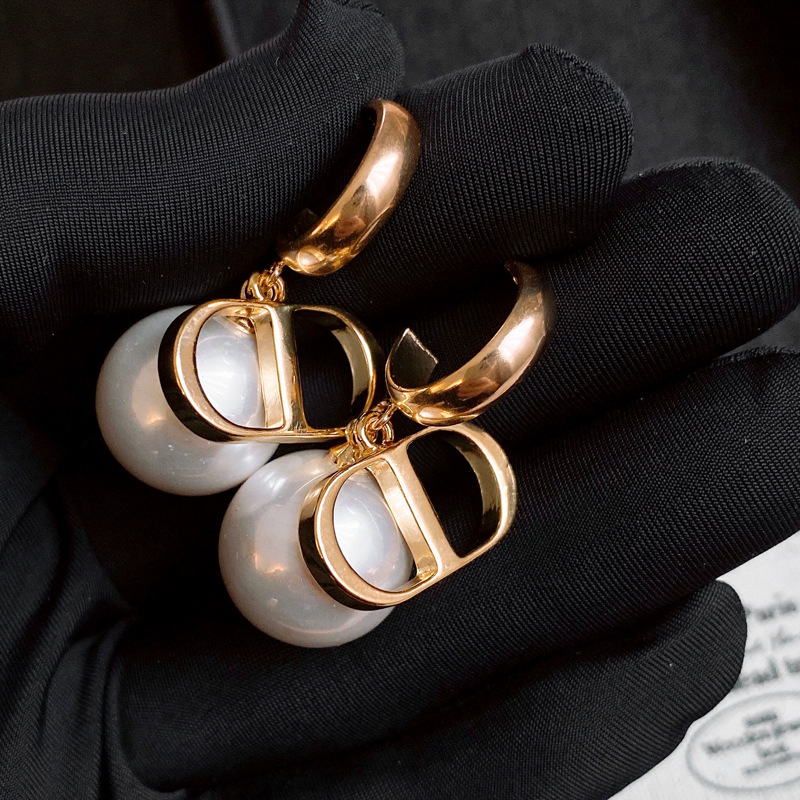 银针人造珍珠款猪鼻子耳钉简约时尚百搭耳环法式复古高级感耳饰女详情5