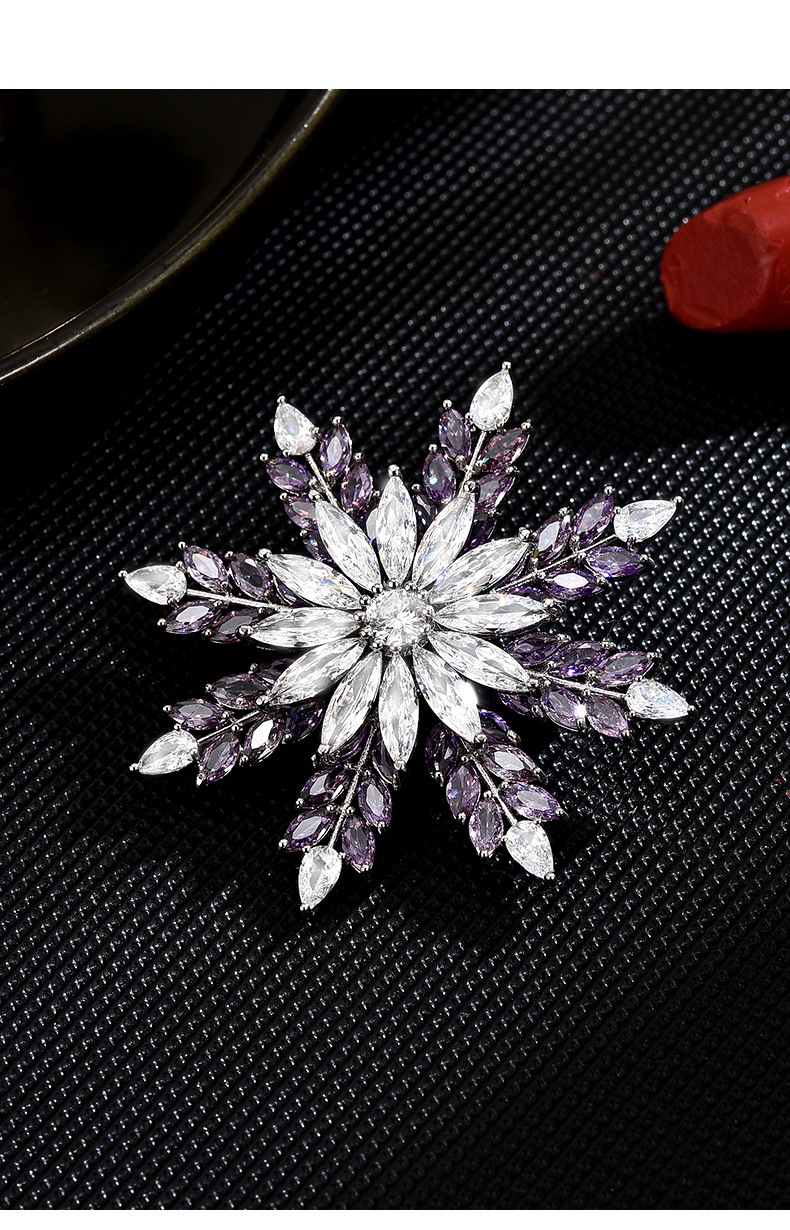 新款创意可旋转清新雪花胸针高级感时尚个性超闪锆石花朵胸花饰品详情16