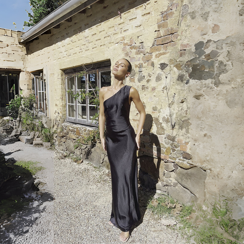 Cross-border Amazon 2024 Spring/Summer, European and American style, slimming, single-shoulder, socialite style, slit, sexy satin dress for women pic 27