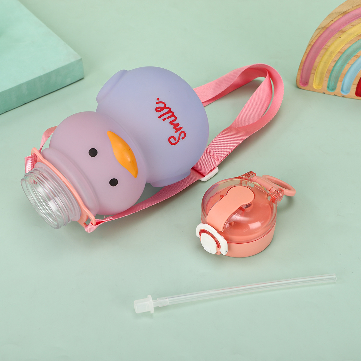 新款小容量黄色小鸭塑料杯夏季可爱学生吸管杯儿童背带子弹跳水壶详情6