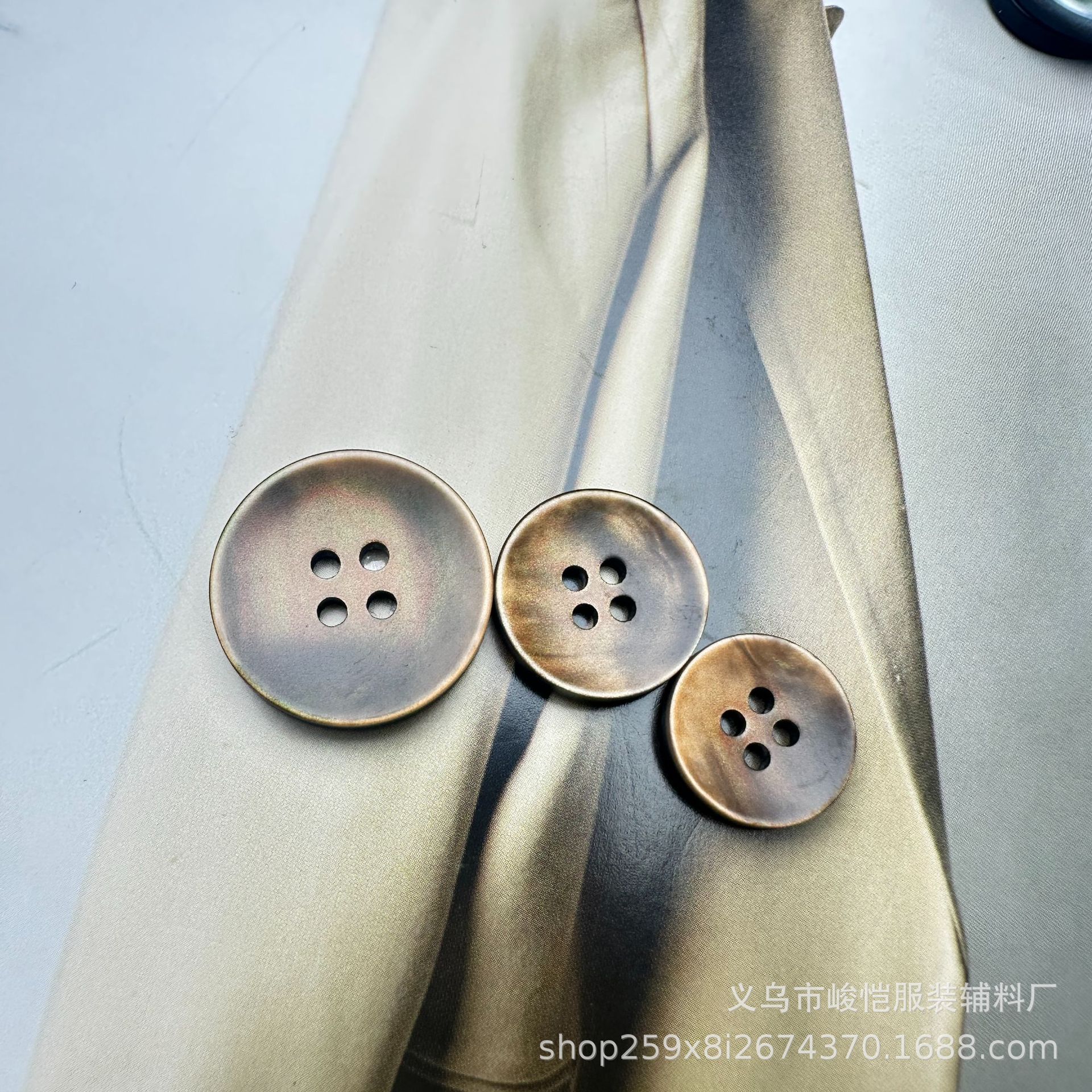 双圈黑色浅咖深咖真牛角扣高档西服大衣风衣四眼扣现货供应详情7