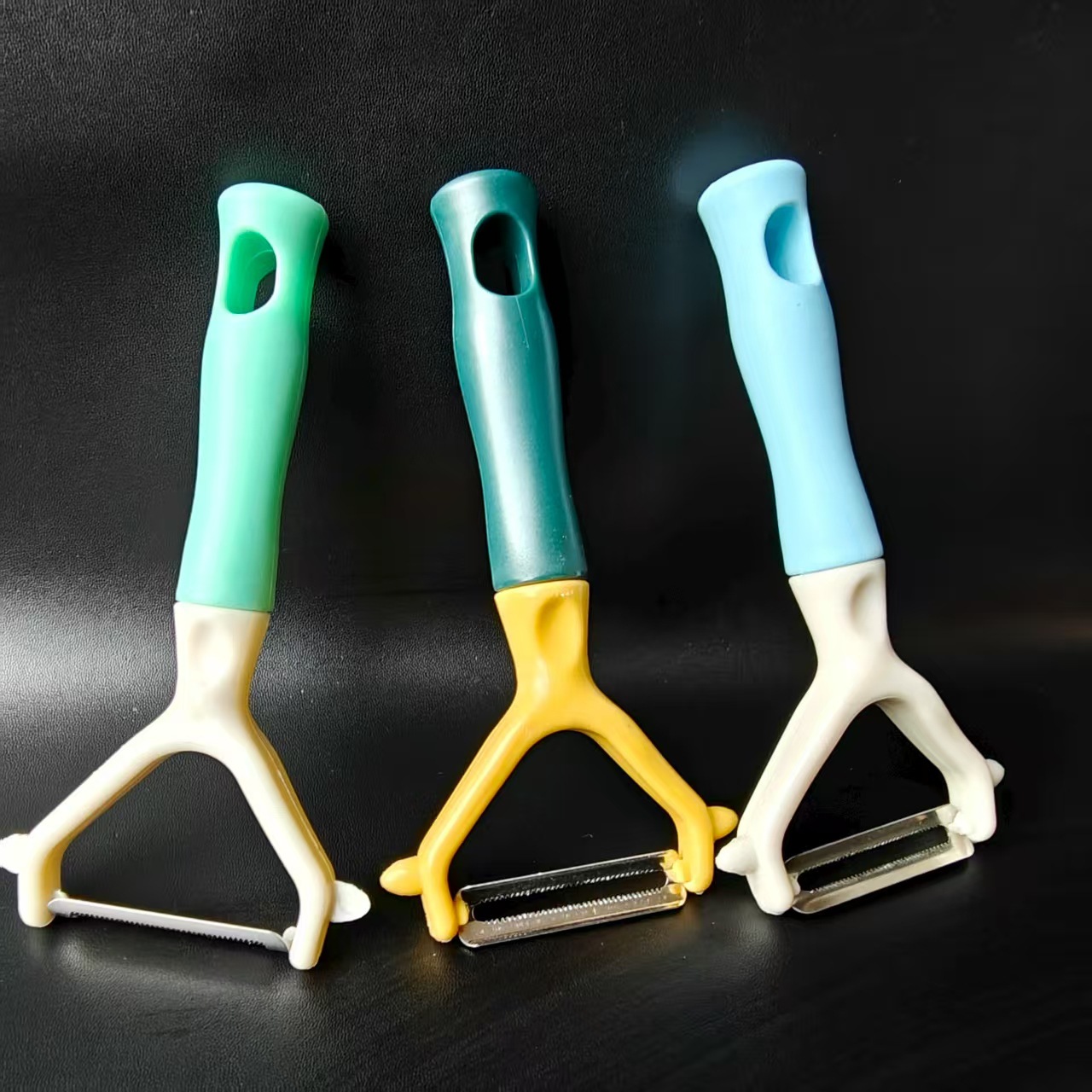 【 Zone 2-12 】816 peeler: 60 yuan per box, 1200 yuan per piece. New 816 peeler, color-matching peeler, potato and fruit peeler, household kitchen peeler, wholesale at 2 yuan pic 4