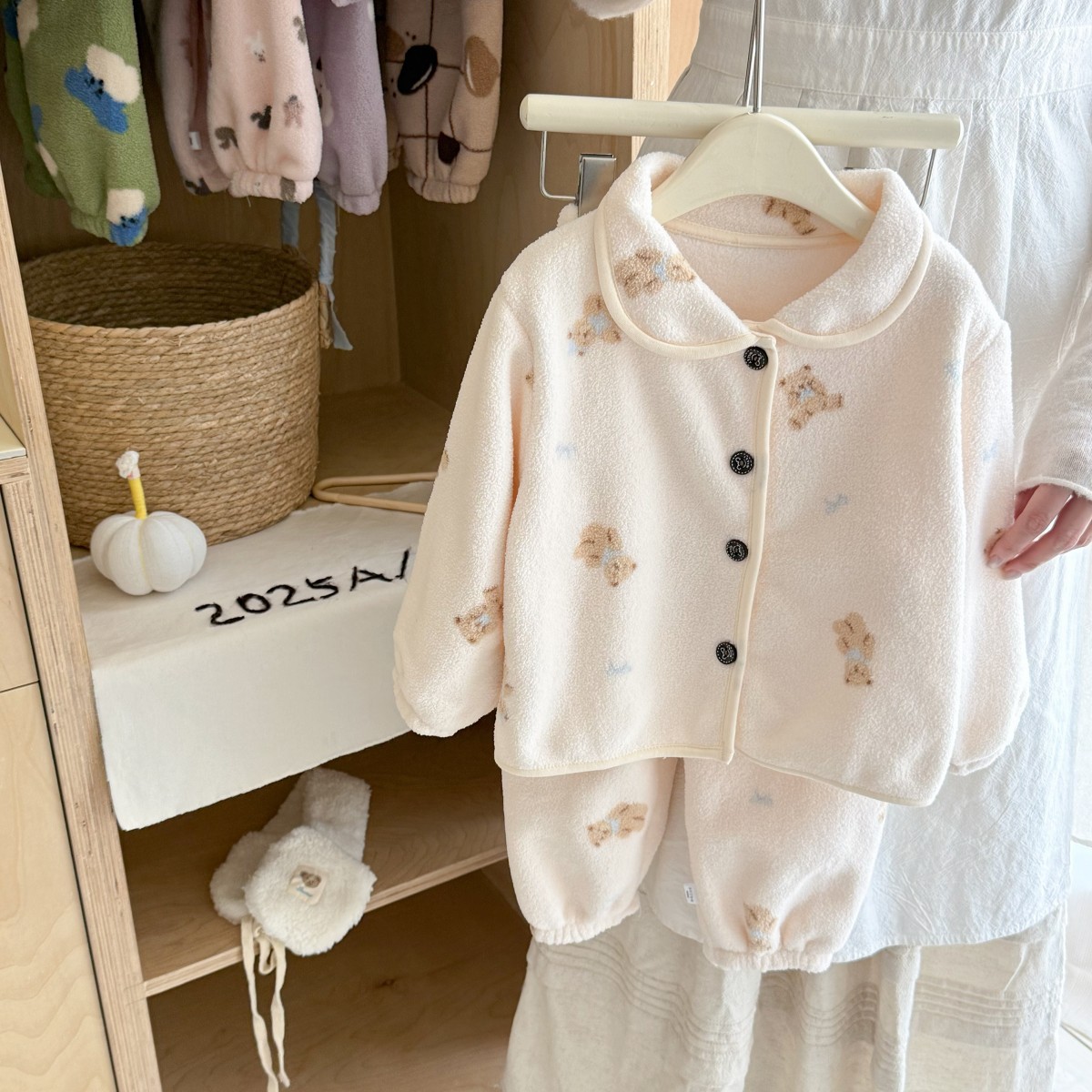 雪粒绒儿童家居服套装男童女宝宝冬季加厚保暖开衫睡衣礼盒装详情7