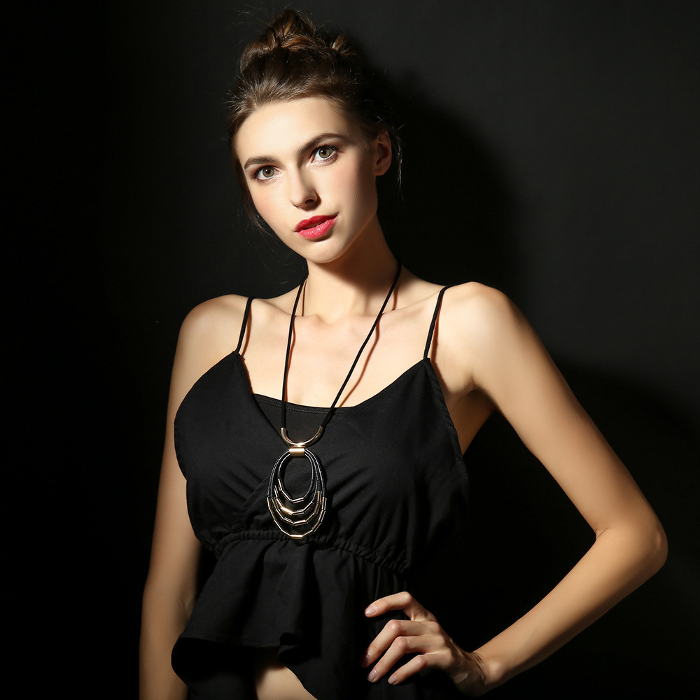 链亚马逊爆款毛衣长女士跨境欧美复古外贸皮绳金属夸张合金长项链详情5