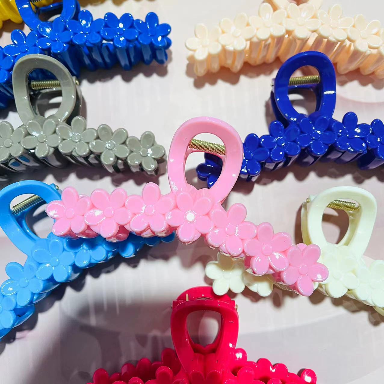 6990 Seven-flower Gripper 12/ pack 840/ box Plum Blossom Color Gripper Fashionable Hair Gripper Plastic Gripper Color Hair Gripper Fishtail Gripper Straight Gripper 1 yuan 2 yuan pic 4