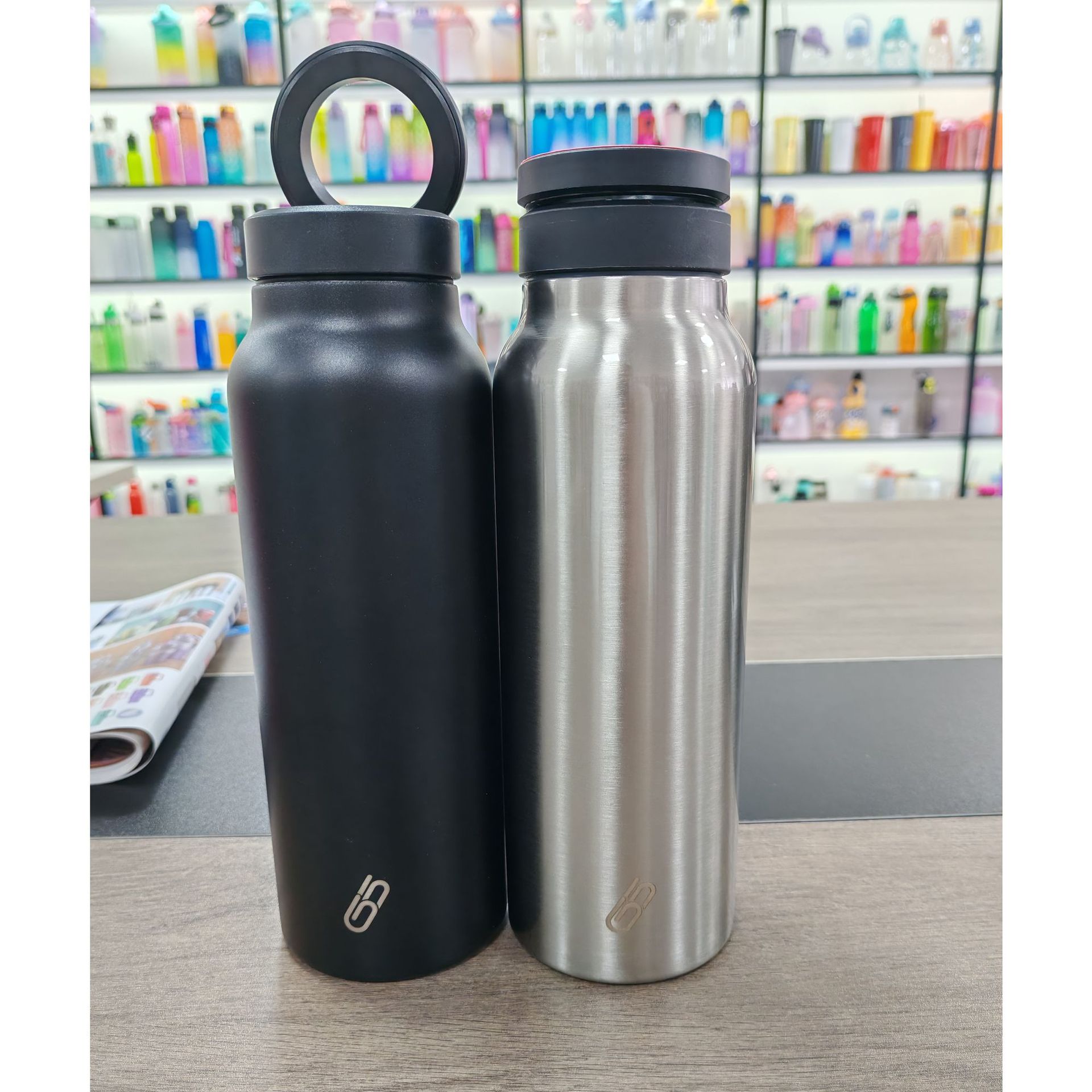 跨境爆款24oz32oz磁吸可放手机支架运动水壶304不锈钢加厚保温杯详情3