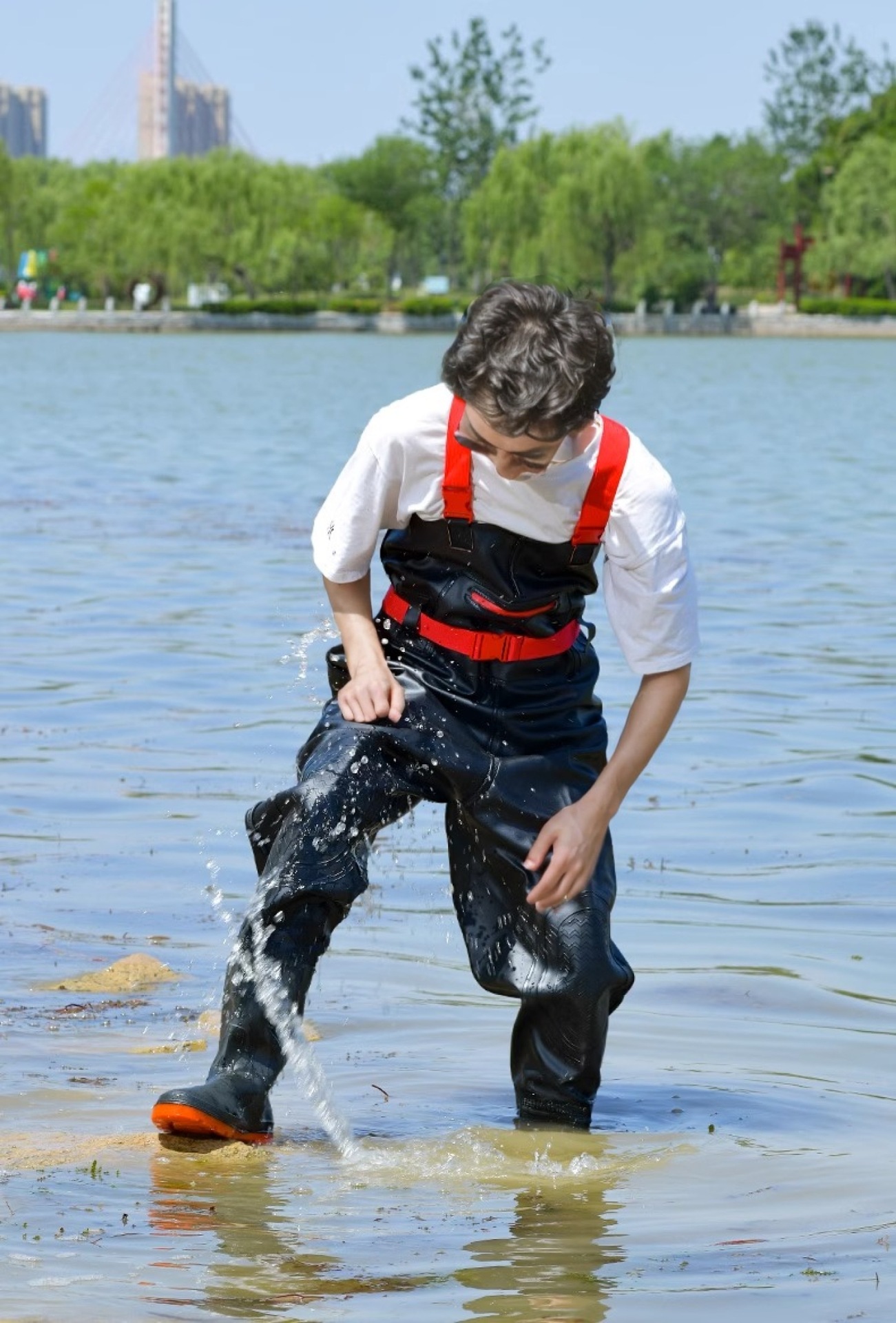 下水裤半身加厚抓鱼赶海裤防水衣服雨裤雨鞋男连体水库钓鱼服批发详情18
