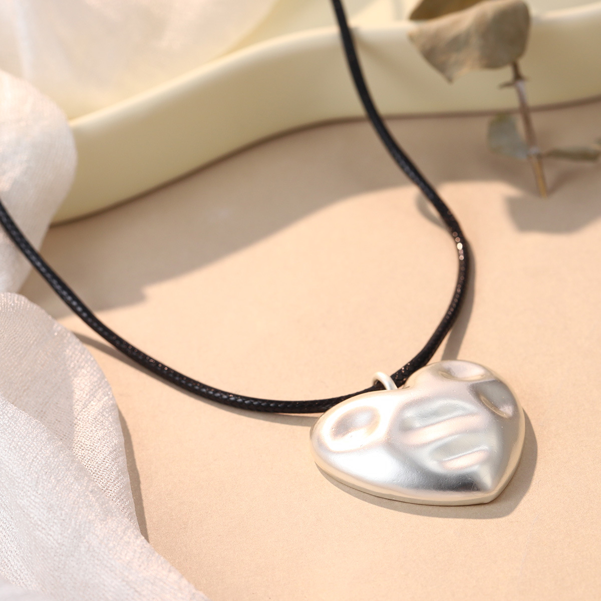 ins niche pleated heart-shaped necklace, simple and irregular pendant, fashionable sweater chain design with hands clasped together, wholesale pic 36