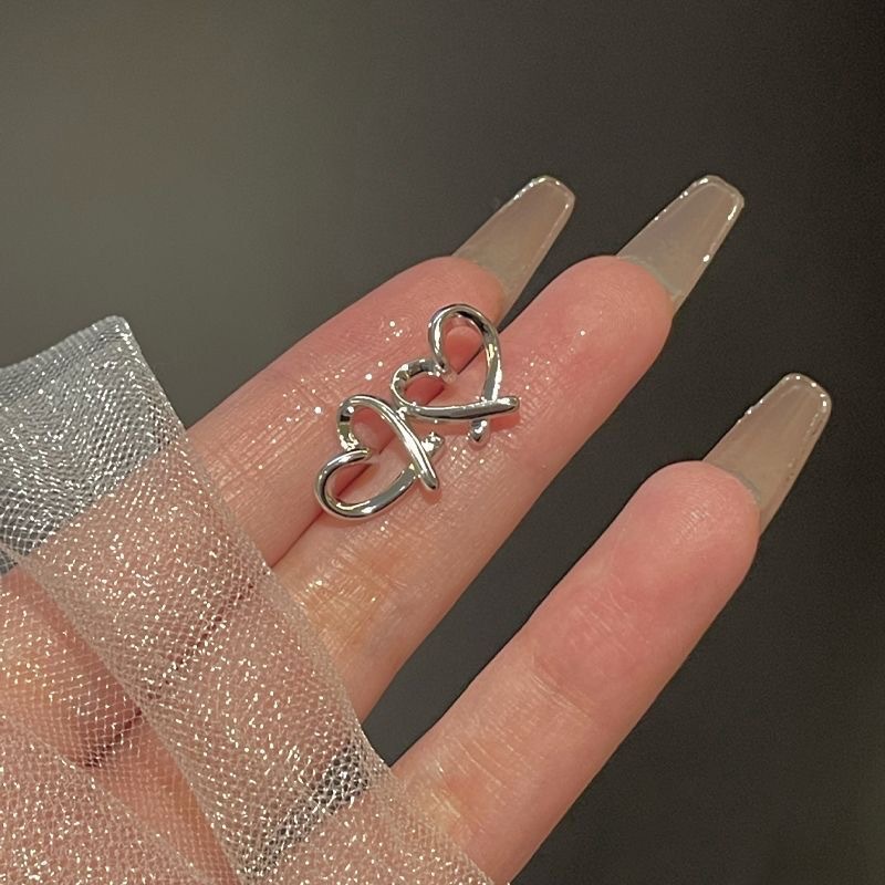 2024新款冷淡风小众爱心耳夹女士个性时尚轻奢设计感耳饰批发详情5