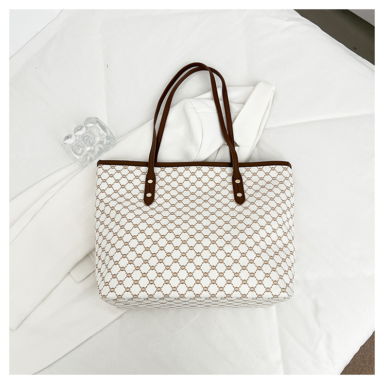 A simple and fashionable large-capacity bag for women in 2025, a trendy six-year tote bag for women, a large-capacity single-shoulder bag for commuting pic 44