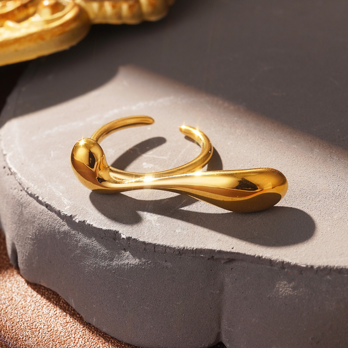 Cold and stylish stainless steel European and American ring, elegant lines, cross-border design, high-end feel, gold jewelry wholesale pic 34