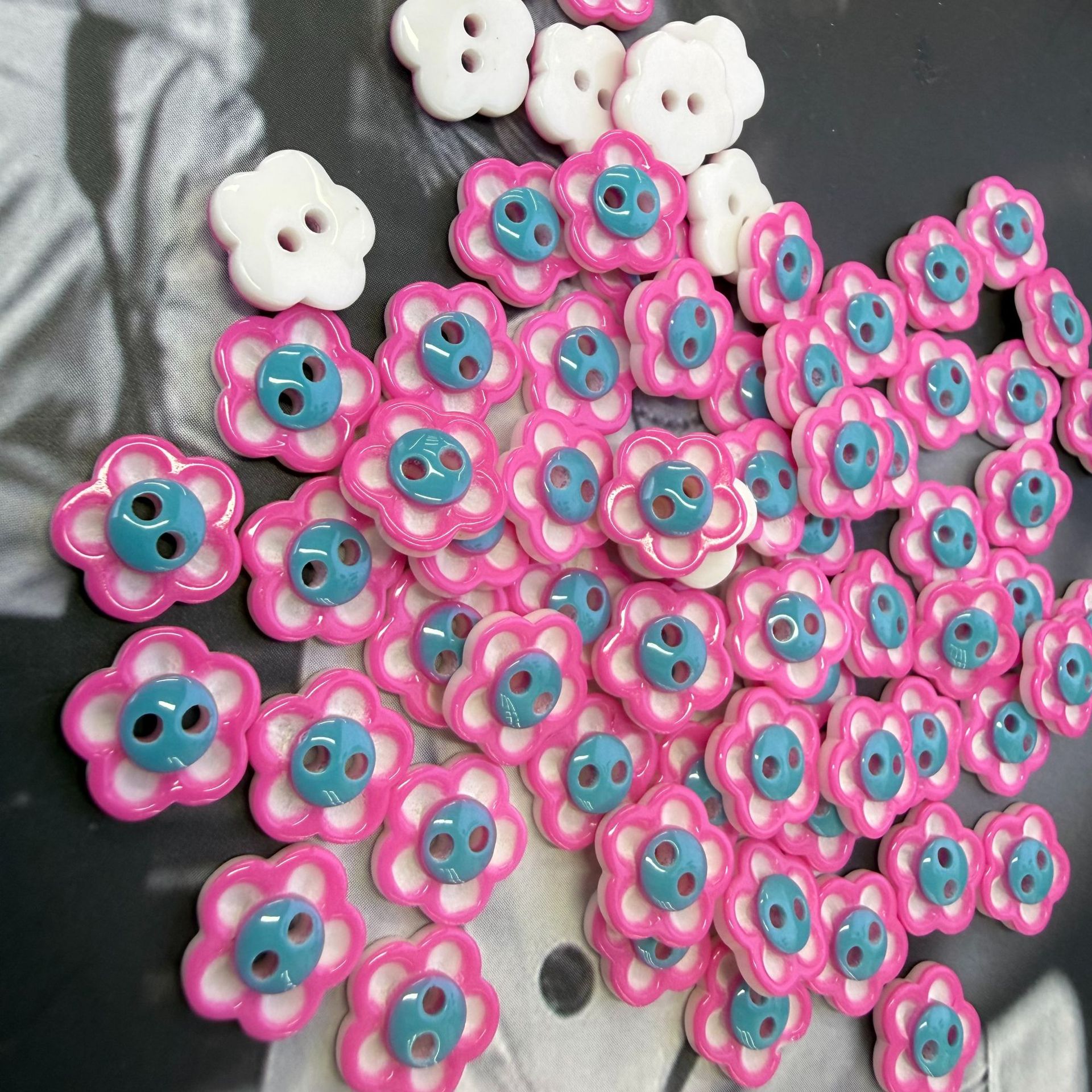 New two-eye and four-eye resin buttons, pink buttons, cute DIY handcrafted buttons, shirt, knitted sweater buttons pic 8