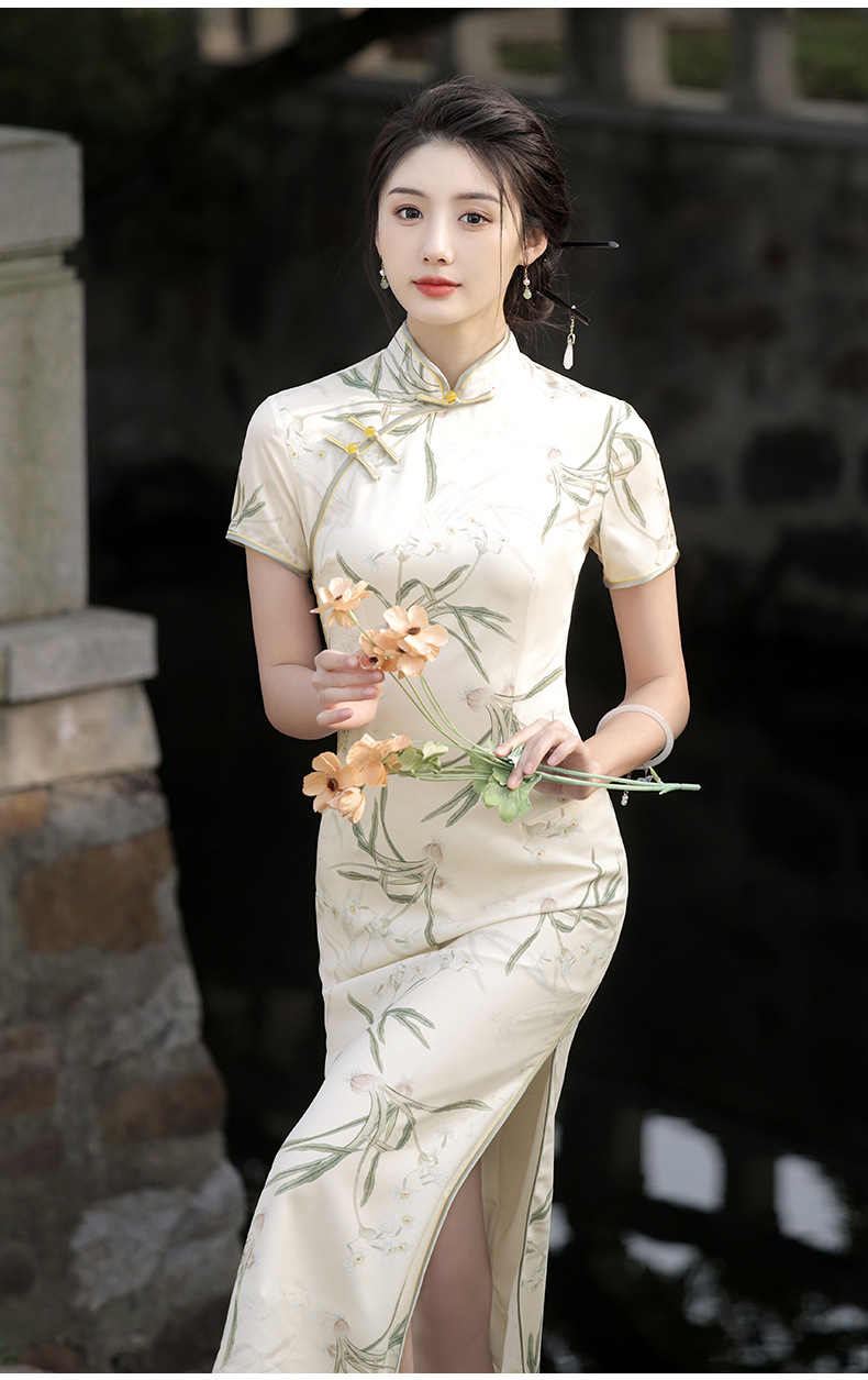 A new short-sleeved mid-length dress with a new Chinese style, a slimming and form-fitting look, and an improved printed cheongsam pic 11