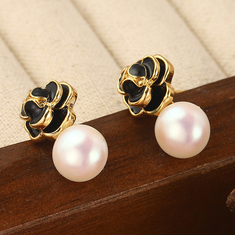 Flower pearl earrings with a light luxury and high-end feel for summer 2024, versatile 925 accessories, French retro earrings for women wholesale pic 21