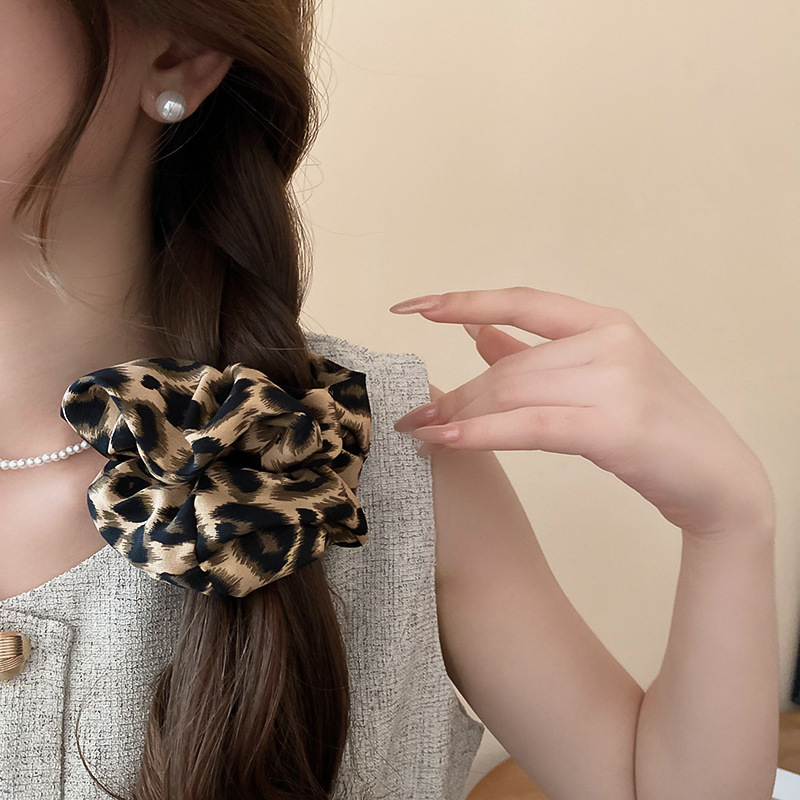 秋冬复古豹纹褶皱花朵大肠发圈美拉德风发绳欧美时尚高级感发饰女详情9