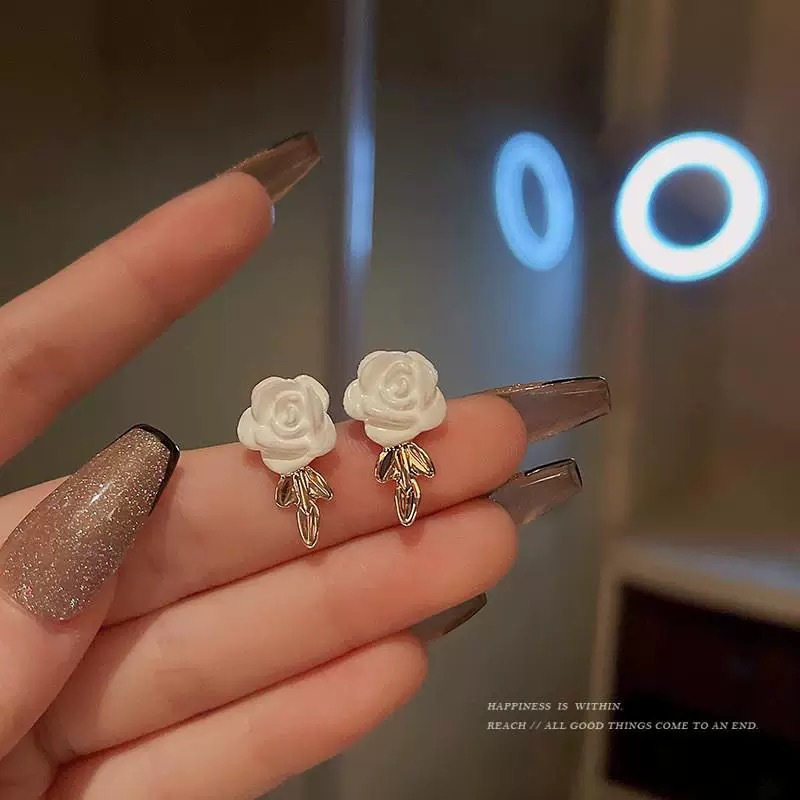 Spring/Summer 2025 fresh and elegant flower earrings for women, a light luxury and high-end look, pearl stud earrings, super fairy-like, versatile and elegant earrings pic 63