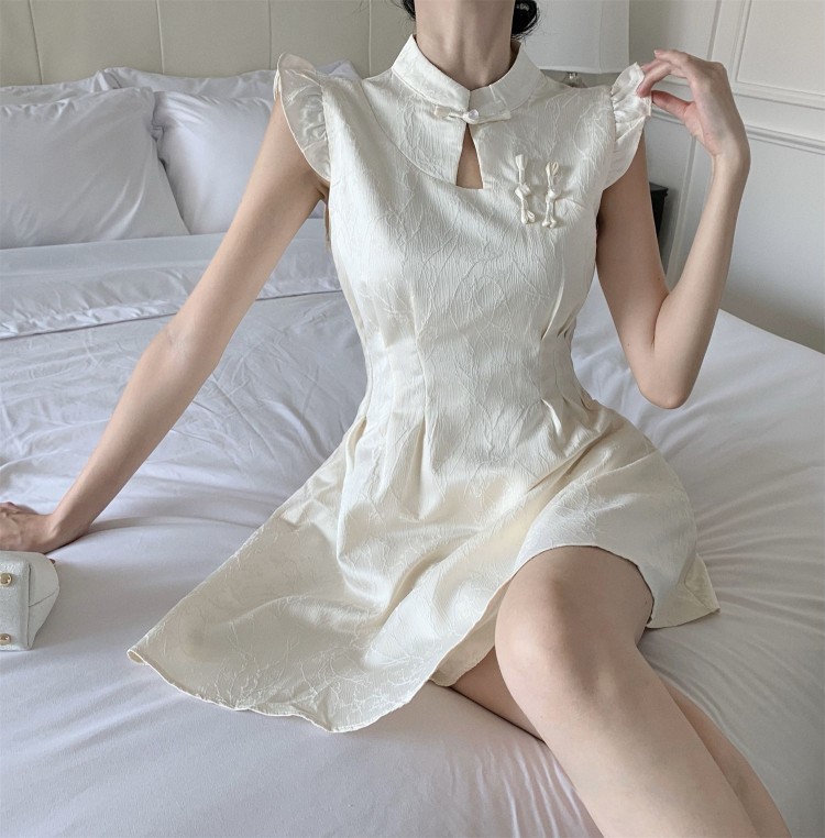 A new Chinese-style improved version of a high-end cheongsam dress and short skirt with a touch of elegance and charm pic 7