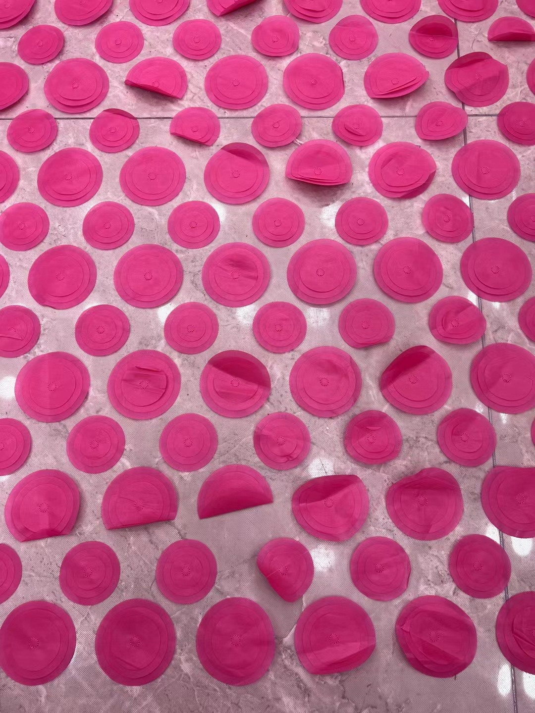 欧洲站激光立体刺绣面料多色网纱圆圈绣花布时尚女装连衣裙面料详情3