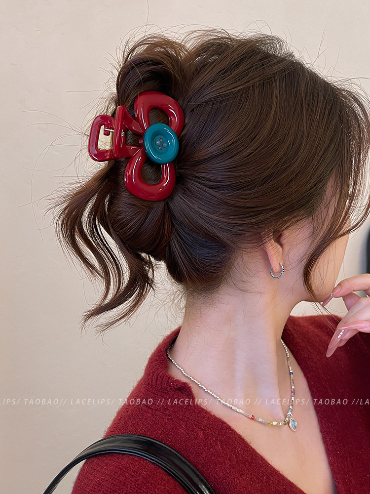 Retro red bow button grabber with a high-end and niche design. The contrasting color shark clip is a fashionable and versatile hair accessory pic 24