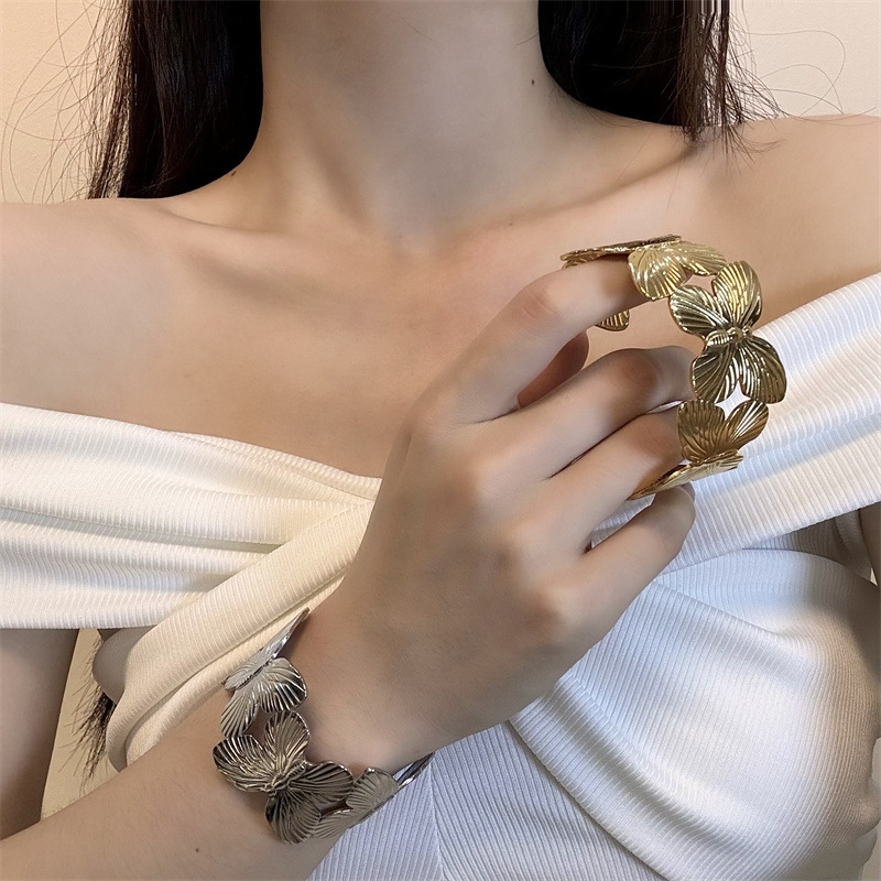 欧美钛钢宽面花朵手镯ins冷淡风开口可调节手环甜酷百搭可当臂环详情1