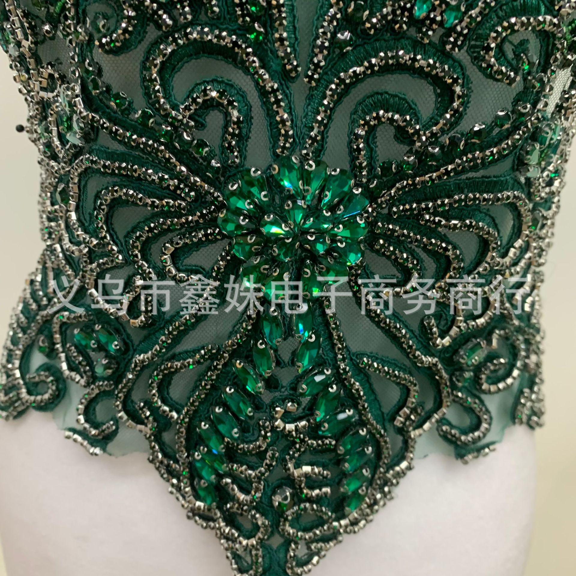 Hand-stitched tight-fitting wedding dress and evening gown, crystal decals, high-end rhinestone clothing accessories pic 7