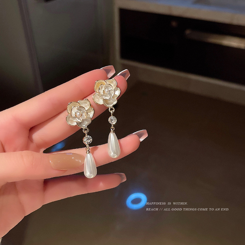 Spring/Summer 2025 fresh and elegant flower earrings for women, a light luxury and high-end look, pearl stud earrings, super fairy-like, versatile and elegant earrings pic 62