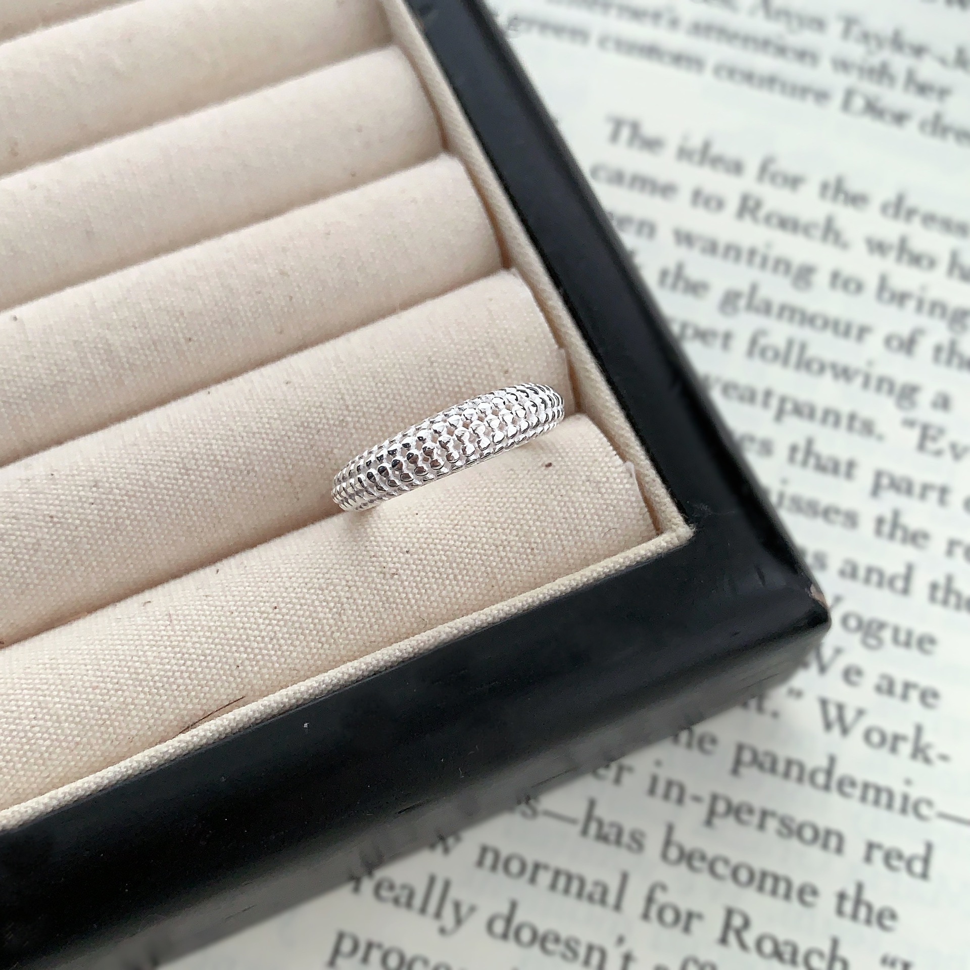 Korean version S925 sterling silver 11.20ins niche design sense round bead ring, Korean fashionable INS style texture ring, adjustable pic 2