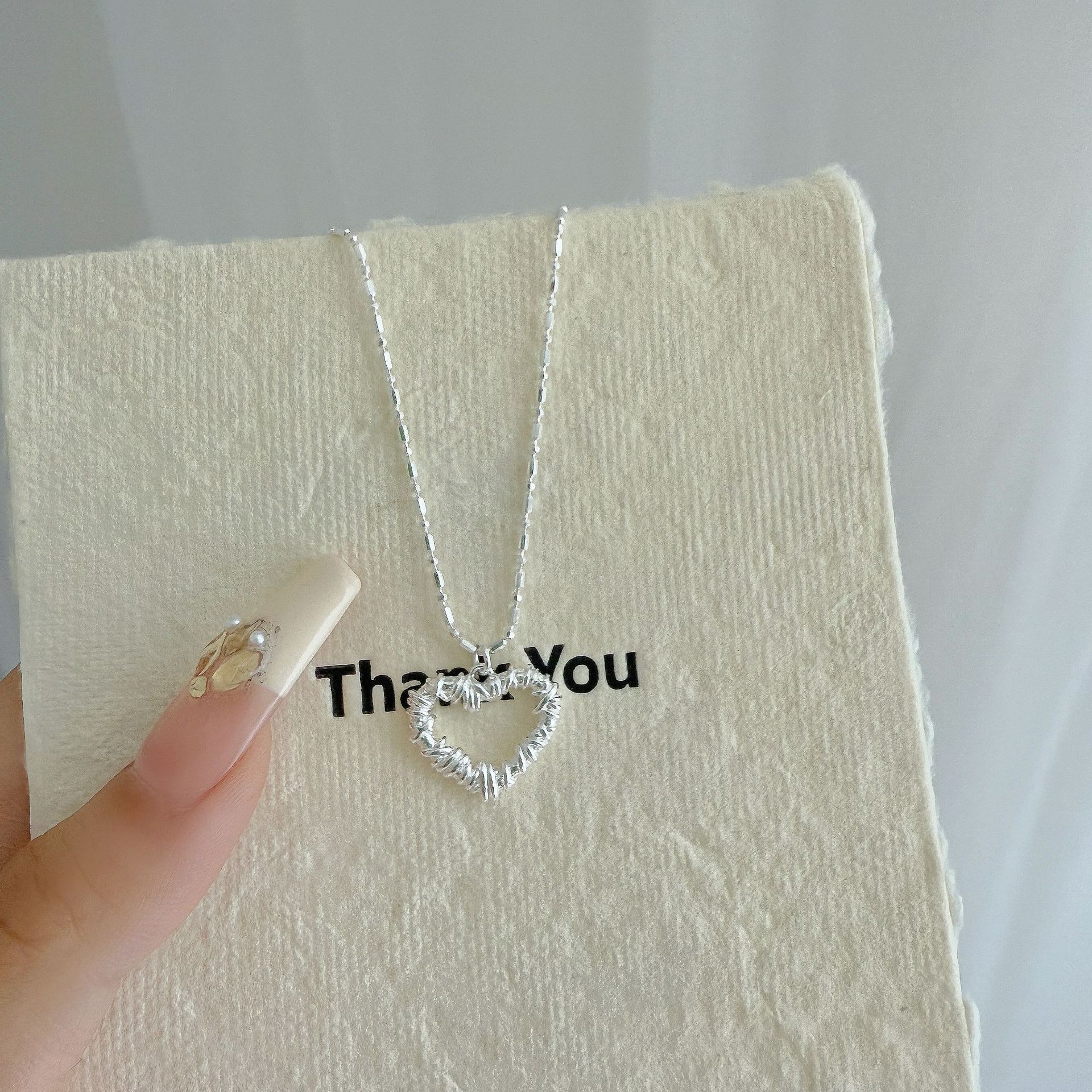 S925 sterling silver 12.8 hollowed-out heart-shaped necklace for women, a niche and fashionable minimalist cold style heart-shaped collarbone chain, trendy and versatile, elegant and stylish pic 7