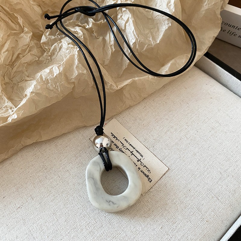 Maillard retro necklace for women, a new and niche Korean-style sweater chain, a fashionable autumn and winter versatile and high-end necklace for wholesale pic 13