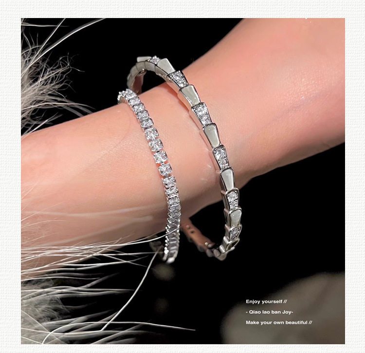 钛钢不掉色贝母灵蛇形蛇骨手镯闪钻质感手链锆石ins轻奢开口银色详情13