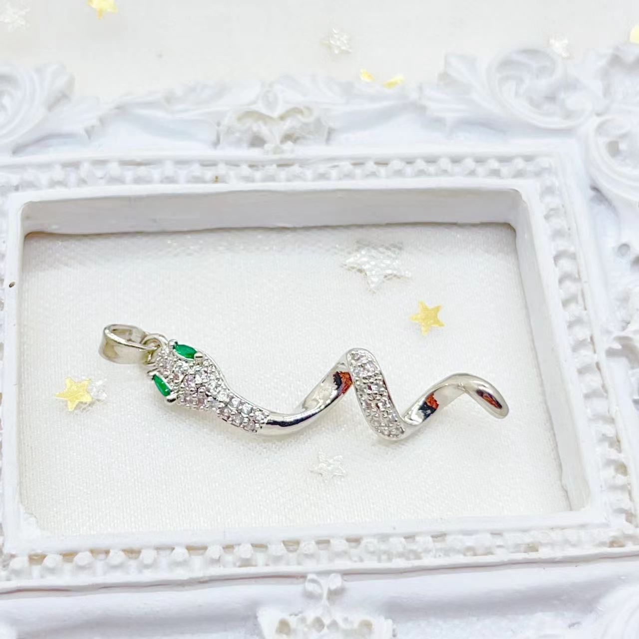 Ins-style cold and aloof green-eye slightly inlaid snake-shaped light luxury individual fashion pendant accessories pic 4