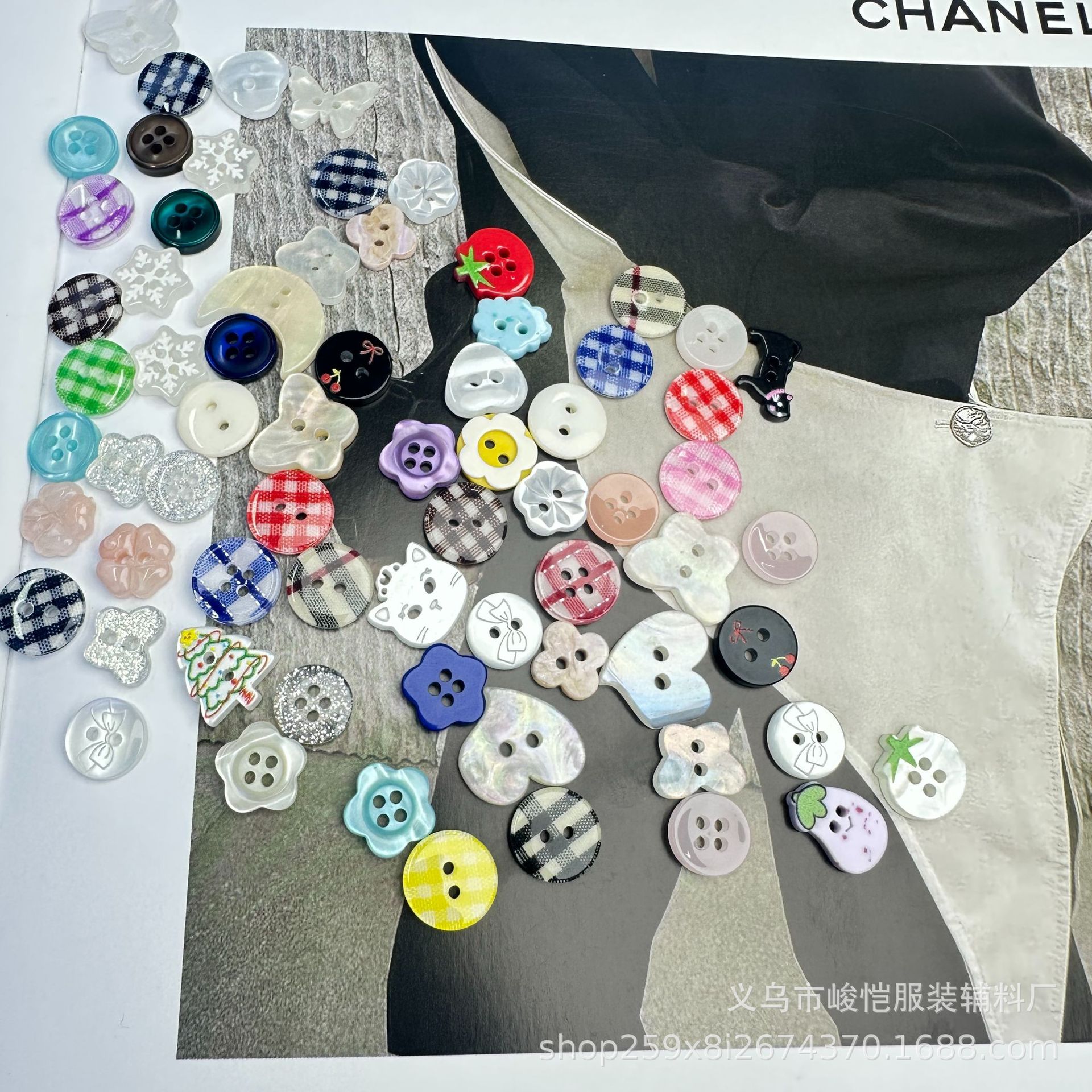 A set of 20 colored buttons, metal four-piece buttons, disc buttons, cufflinks and buttons pic 4