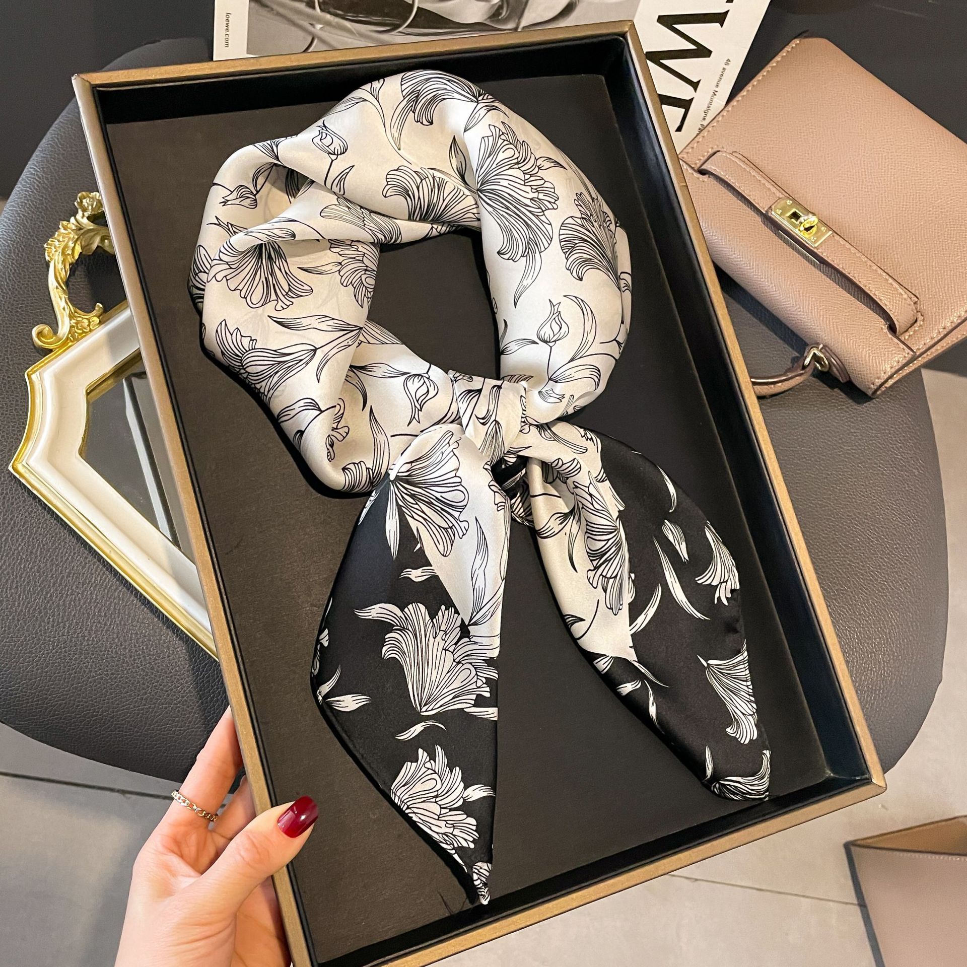 国潮春夏季印花小方巾韩版仿真丝高级感发带头巾时尚装饰复古围巾批发详情20