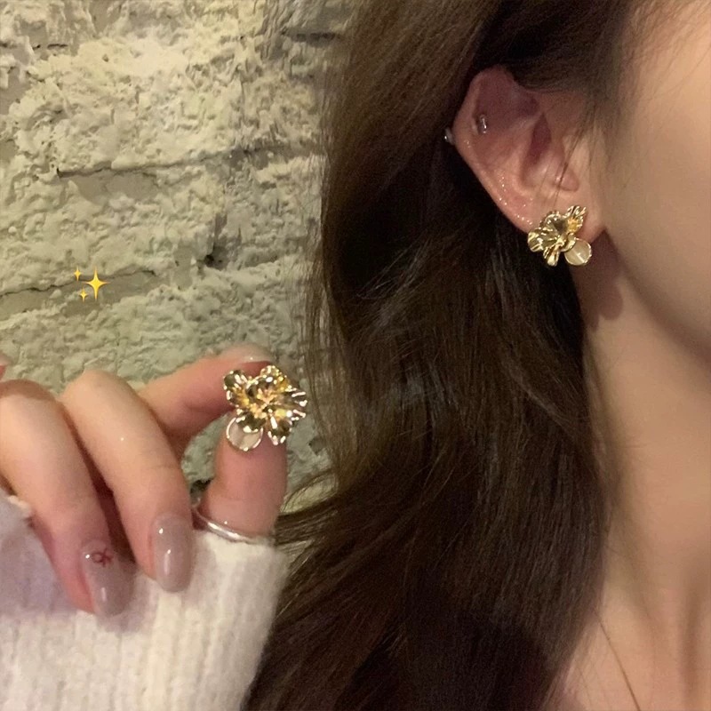Spring/Summer 2025 fresh and elegant flower earrings for women, a light luxury and high-end look, pearl stud earrings, super fairy-like, versatile and elegant earrings pic 32