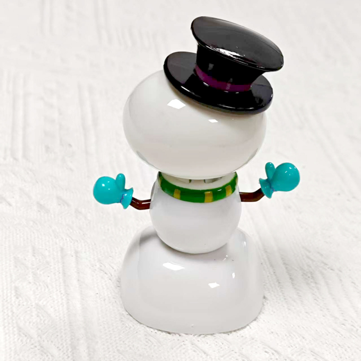 Cross-border new solar automatic rocker, Christmas holiday gifts, black hat, scarf, snowman ornaments are available for wholesale pic 8