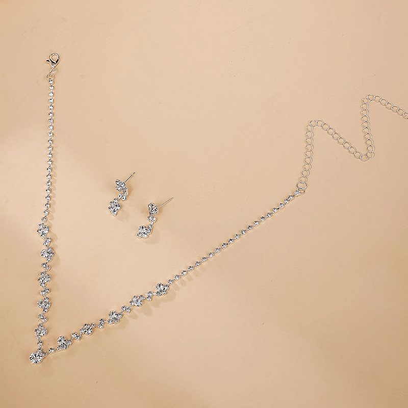 European and American bestsellers, light luxury, niche and exquisite necklaces, versatile, stylish, fashionable and individual two-piece set of necklaces and stud earrings pic 5